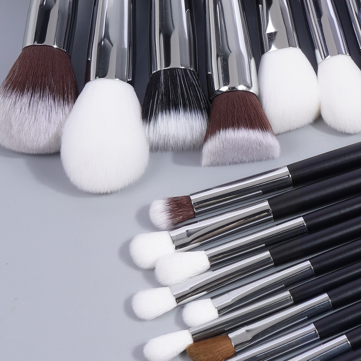 30PCs Professional Makeup Brus - Beauty Makeup Studio review and price